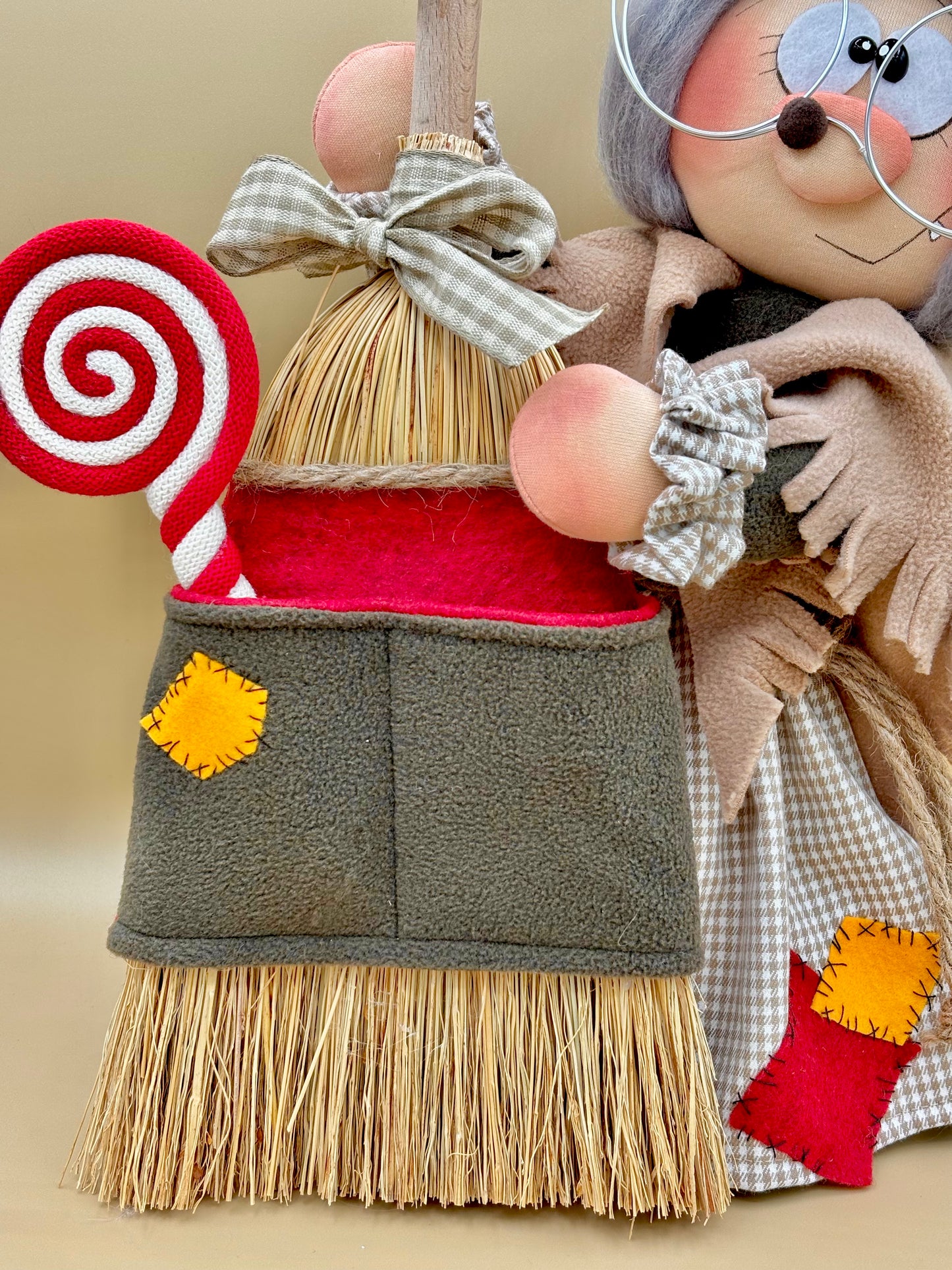Befana spazzadolcetti - cartamodello facile da realizzare - pdf - download instantaneo