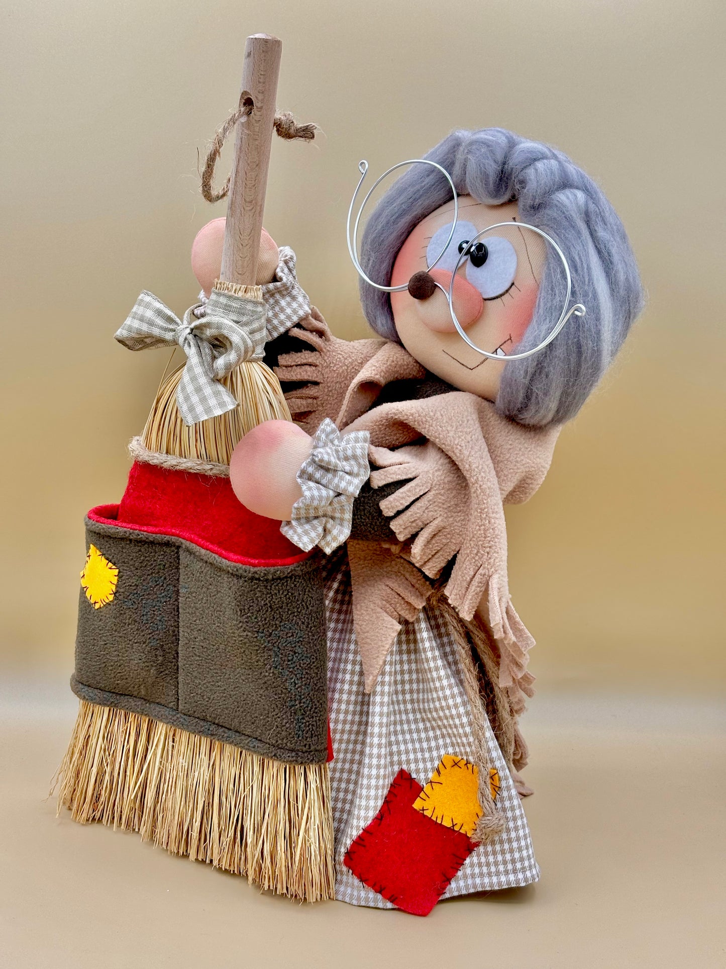 Befana spazzadolcetti - cartamodello facile da realizzare - pdf - download instantaneo