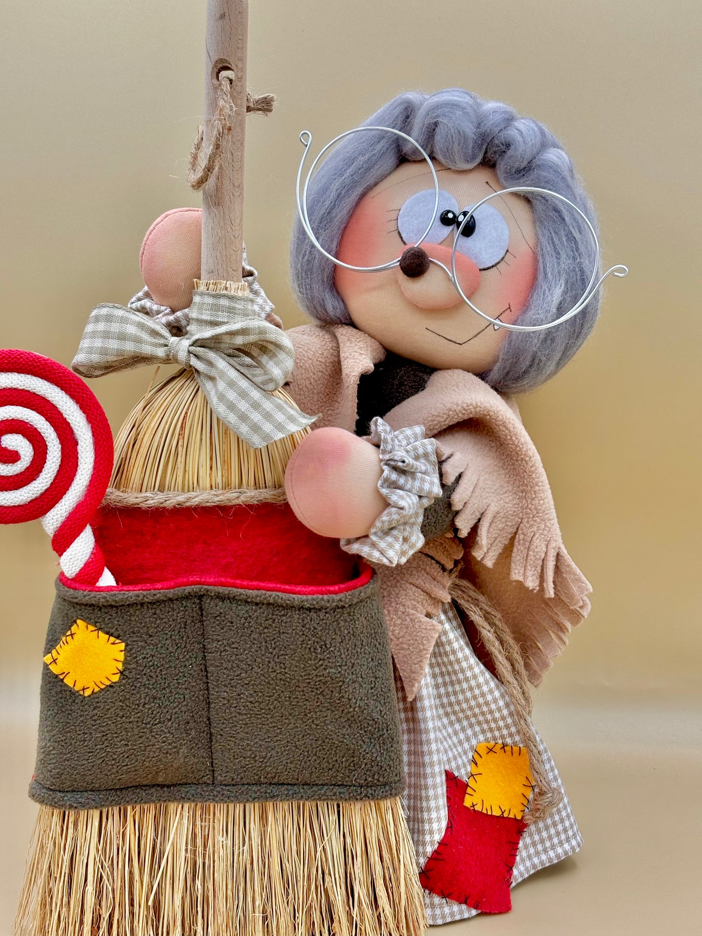 Befana spazzadolcetti - cartamodello facile da realizzare - pdf - download instantaneo