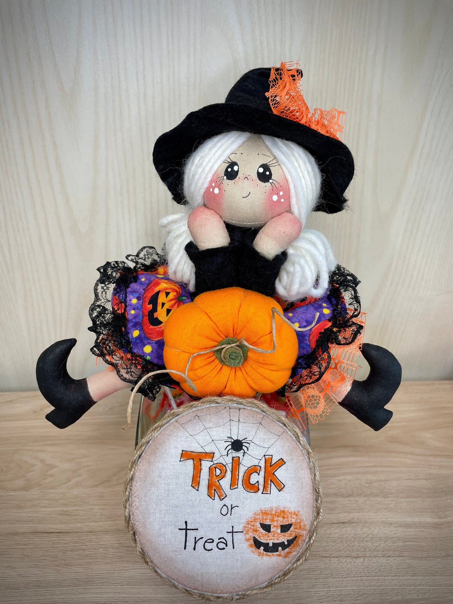 Cartamodello Streghetta dolcetto o scherzetto: halloween, trick or treat, download instantaneo